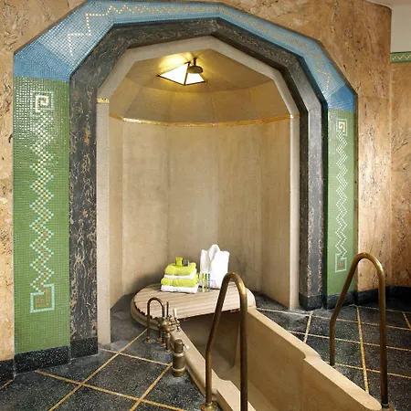 Charme Hancelot Hotel 4*